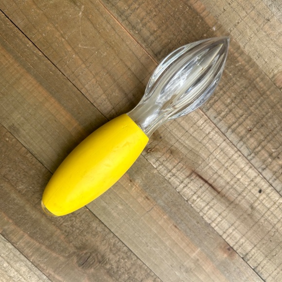 Yellow Vintage Juice Reamer - Picture 6 of 6